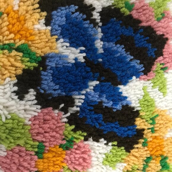 Butterfly and flowers latch hook - Picture 2 of 4